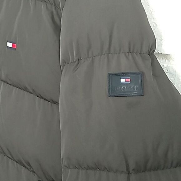 Tommy Hilfiger NWT Men's Sherba Lined Hooded Puffer Coat. Size Medium - Picture 6 of 16